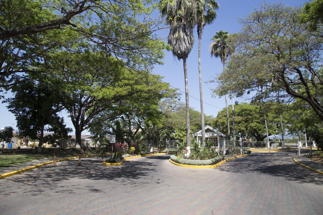 The Oasis I, Portmore Country Club Esterno foto