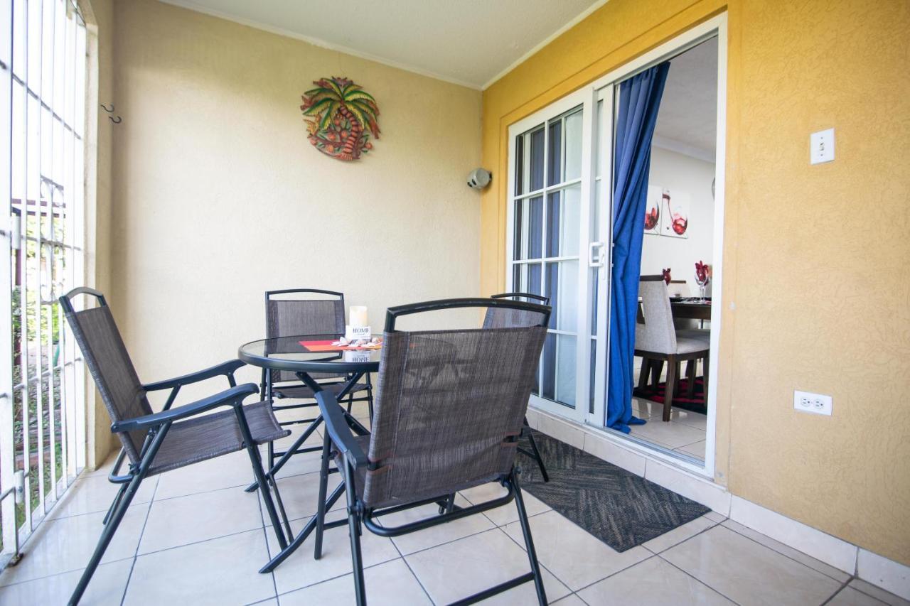 The Oasis I, Portmore Country Club Esterno foto